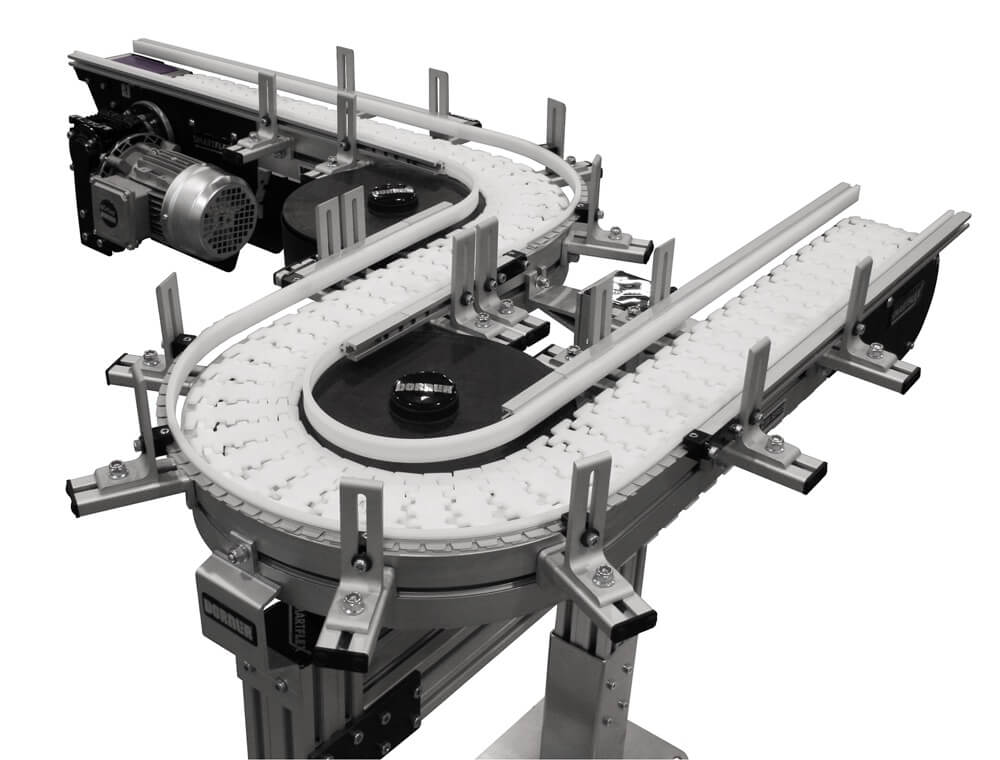A Dorner FlexMove with a curved track for integration in nutraceutical manufacturing.
